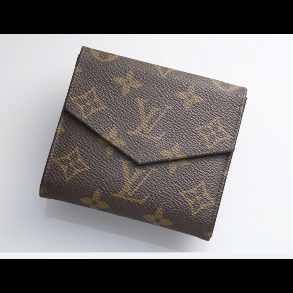 ❤️MAKE AN OFFER Like new Authentic LV Wallet.